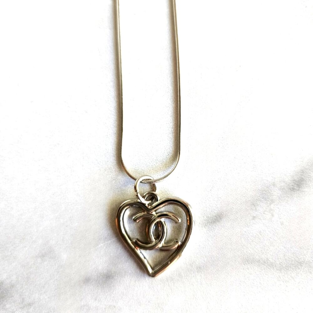 Designer Heart-shaped Silver Charm Finding on White Gold 18" Chain